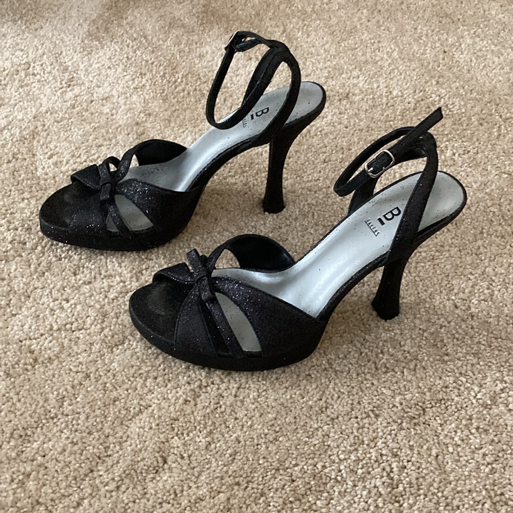 Black glittery high heel shoes size 6M. Bakers. Definitely been worn.